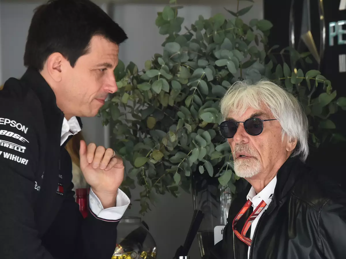 Foto zur News: Bernie Ecclestone: Gespräch über "Piratenserie" in seinem Chalet