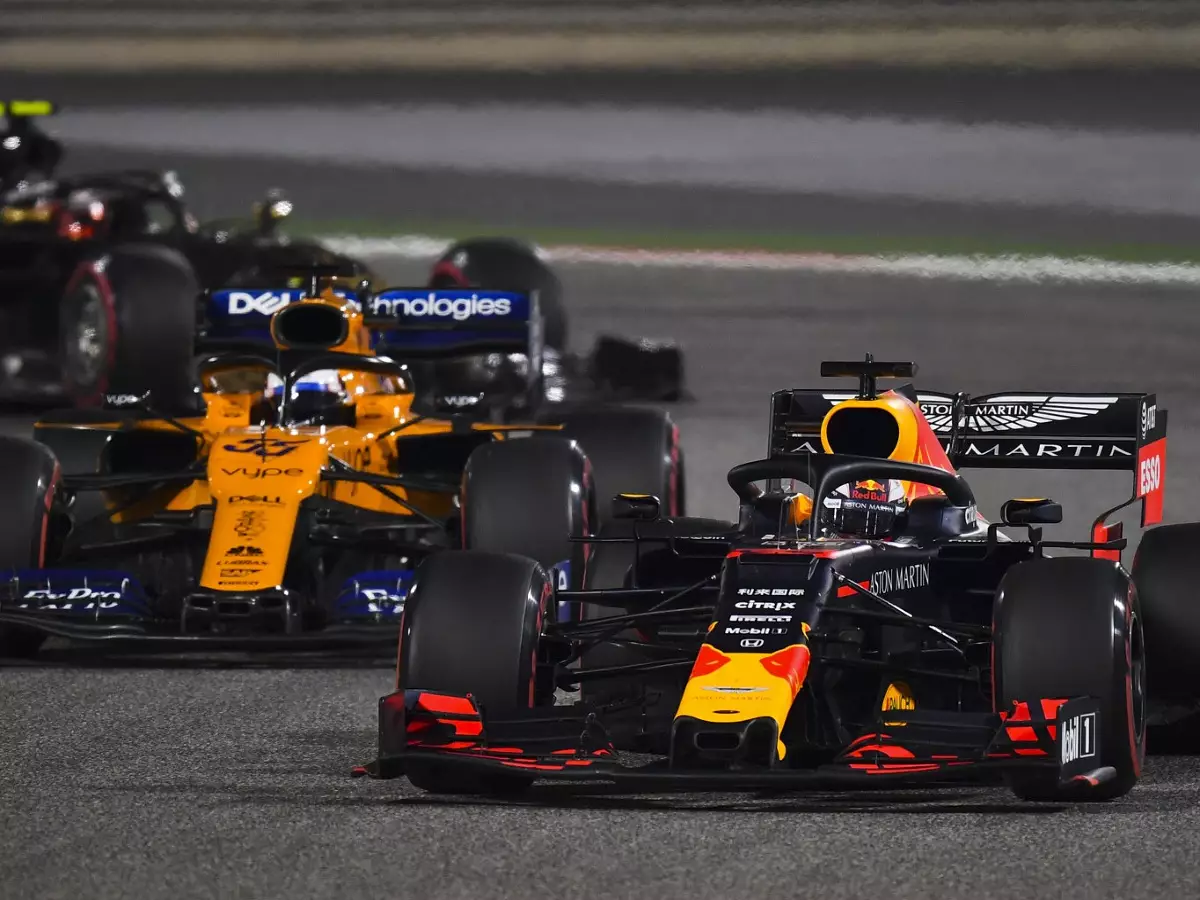Max Verstappen, Carlos Sainz, Kevin Magnussen Foto zur News: McLaren: Verstappen "hätte zurückstecken müssen"