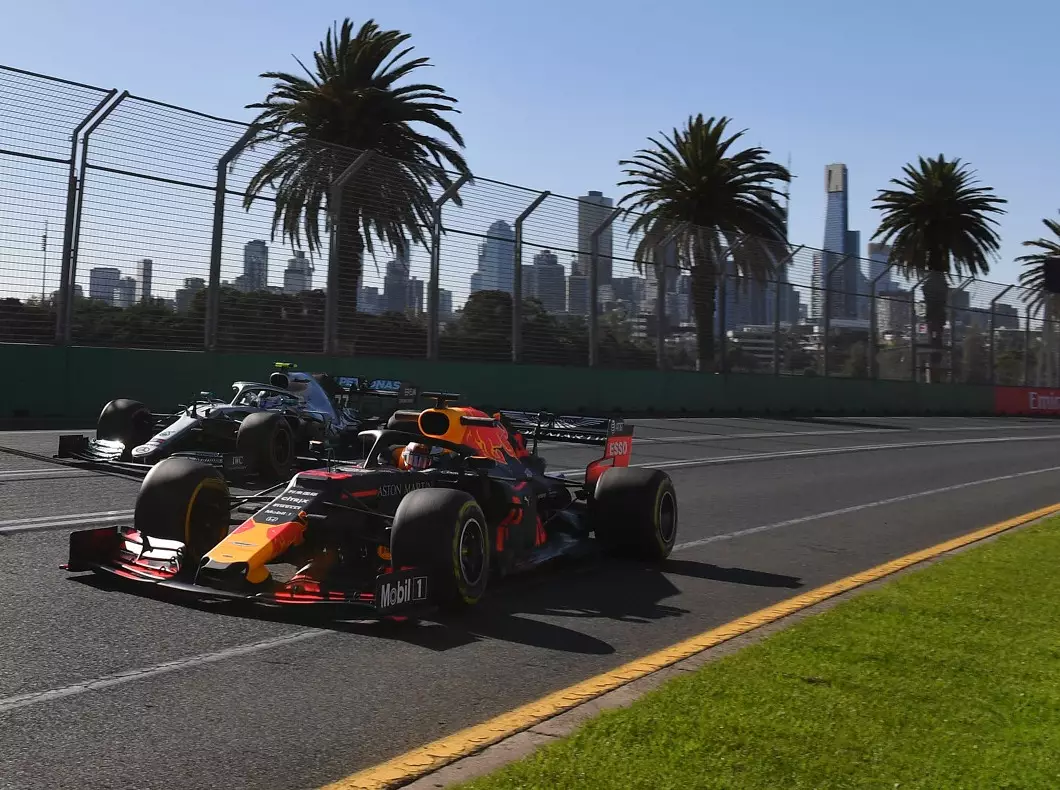 Max Verstappen, Valtteri Bottas Foto zur News: Was läuft da mit Verstappen und Mercedes?