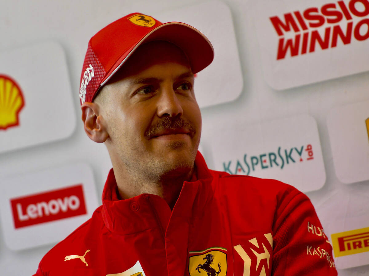 Foto zur News: Vettel zweifelt am Speed-Vorteil: Welches Gesicht zeigt der Ferrari in China?