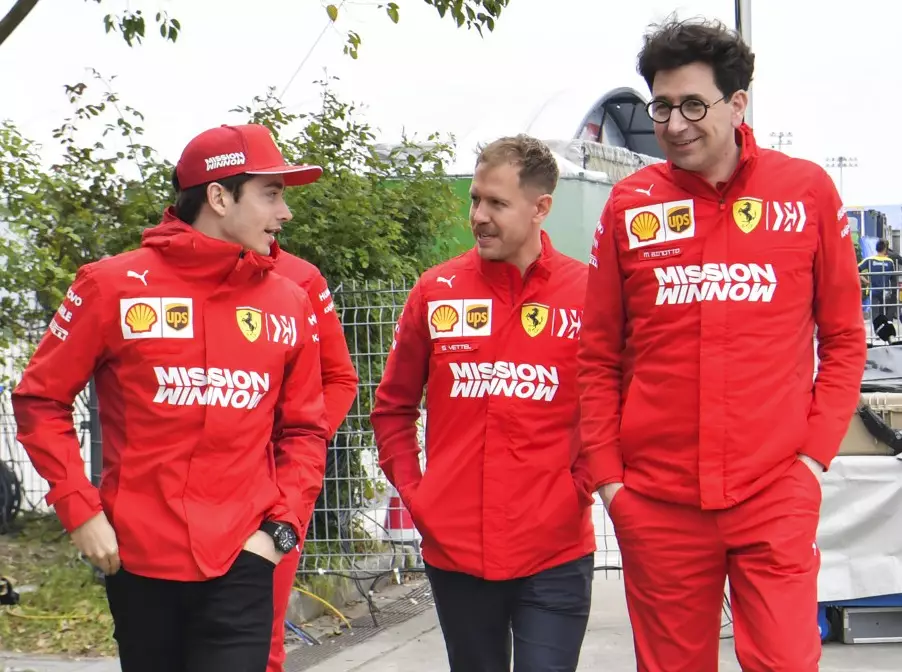 Charles Leclerc, Sebastian Vettel Foto zur News: Ferrari-Teamchef Binotto: Vettel hat bessere Titelchancen als Leclerc