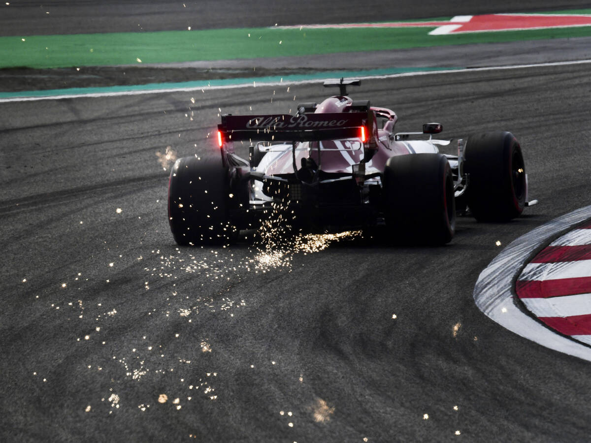 Foto zur News: Alfa Romeo: Räikkönen wortkarg, Giovinazzi von Motorproblem gestoppt