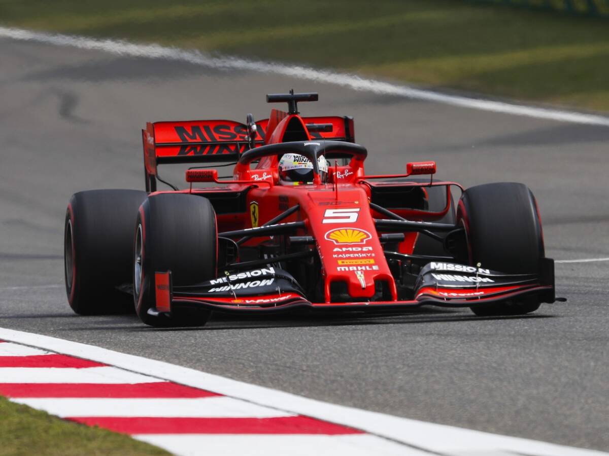 Foto zur News: "Einige Optionen" fürs Rennen: Vettel will Mercedes unter Druck setzen