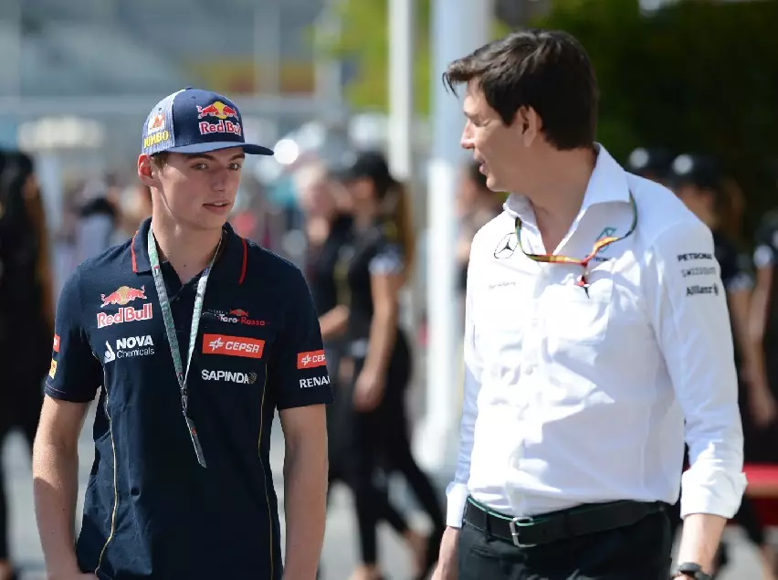 Max Verstappen, Toto Wolff Foto zur News: Wolff: Bei Telefonaten mit Jos Verstappen geht's um Babys und Go-Karts