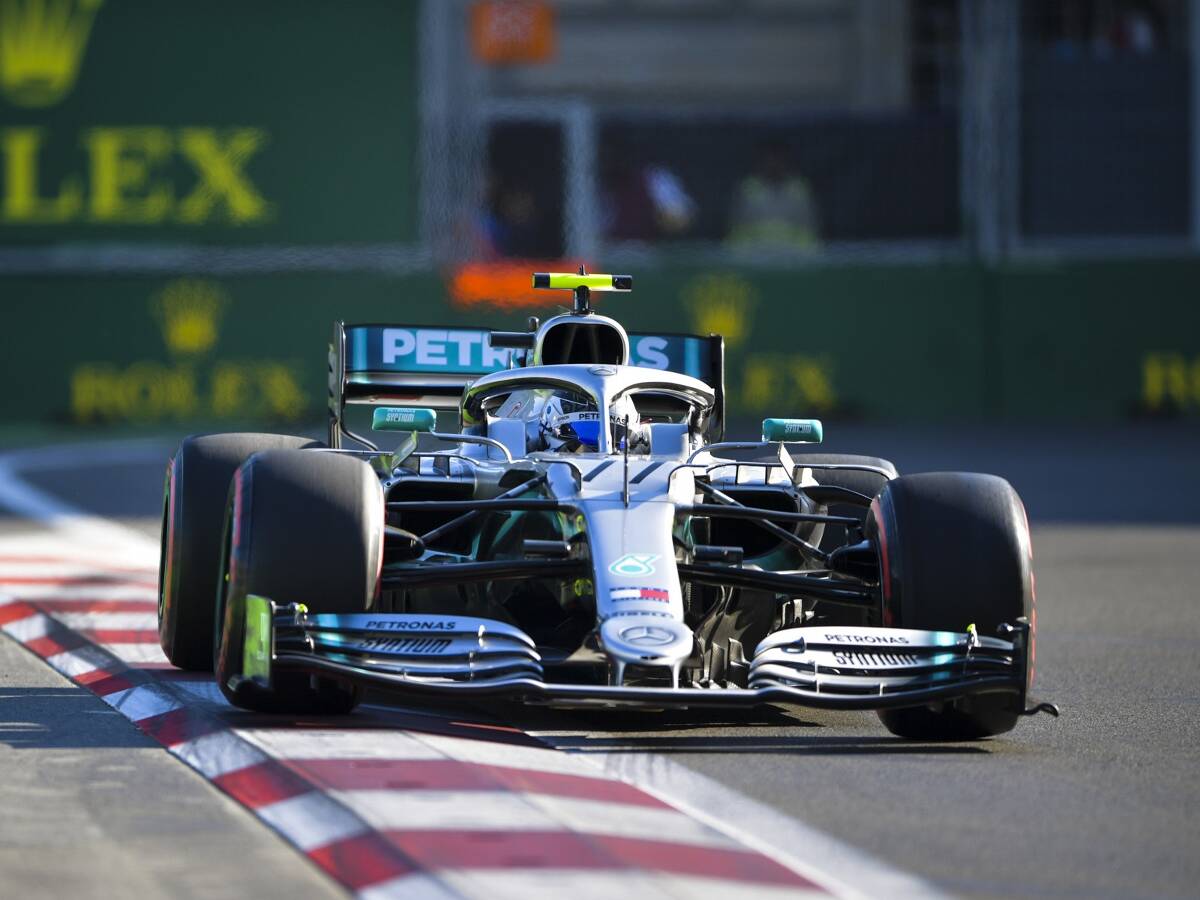 Foto zur News: Formel-1-Qualifying Baku: Bottas nach Leclerc-Unfall auf Pole