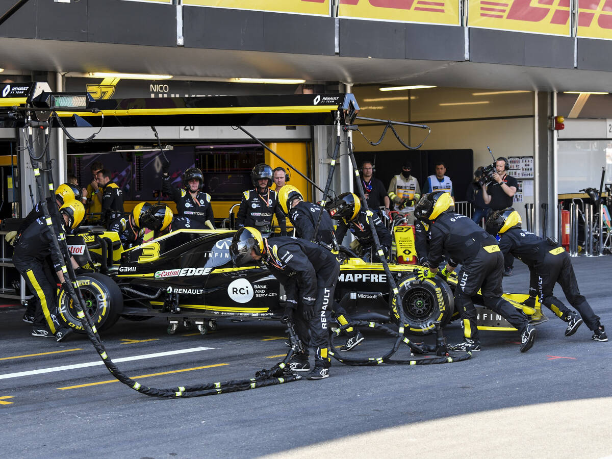 Foto zur News: Daniel Ricciardo nach Kwjat-Kollision bestraft: "Das war ziemlich beschissen"