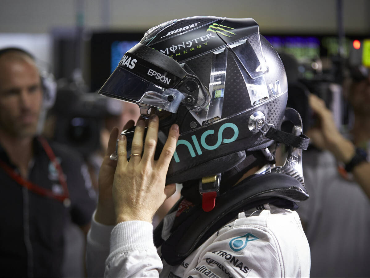 Foto zur News: Für Tausendstel: Rosberg wechselte Helm von Gelb auf Schwarz