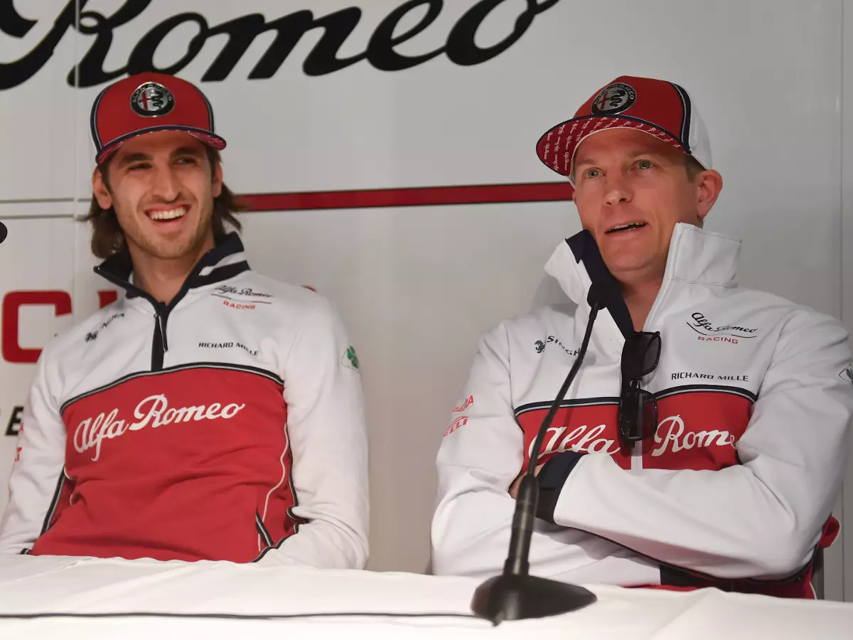 Foto zur News: "Nicht ganz fair": Räikkönen verteidigt Giovinazzi gegen Kritik