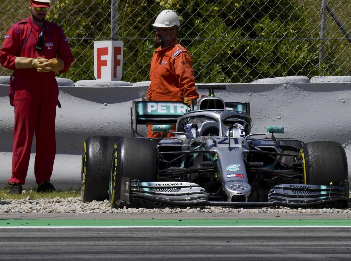 Foto zur News: Formel-1-Test Barcelona: Mercedes erst im Kiesbett, dann mit Bestzeit