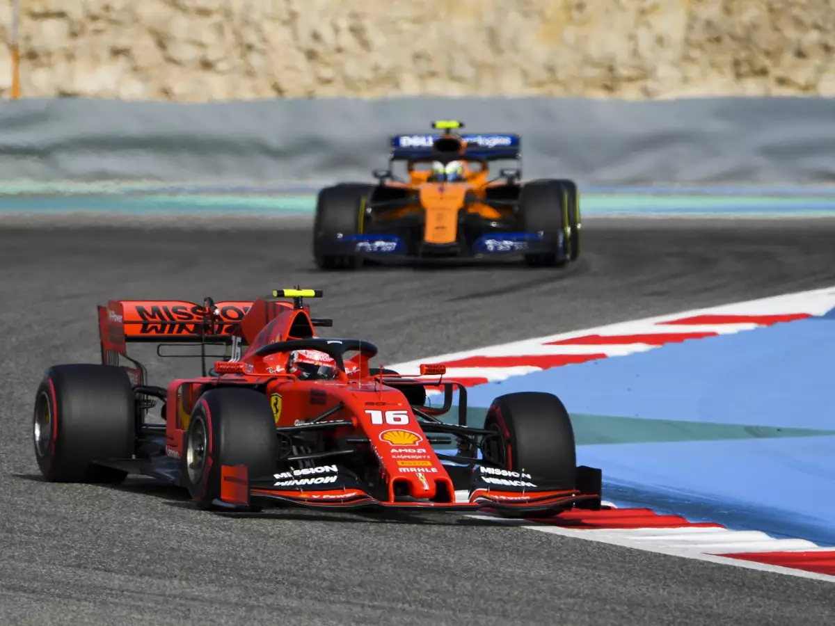 Foto zur News: Pirelli-Reifentests: McLaren-Boss stichelt gegen Ferrari