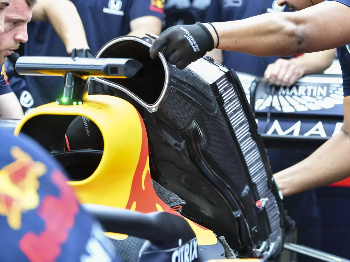 Foto zur News: Red Bull: Max Verstappen von Kühl-Leck gestoppt