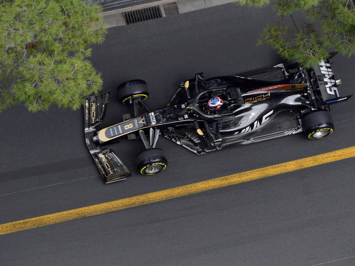 Foto zur News: Unachtsam bei der Boxenausfahrt: Haas-Pilot Grosjean kassiert Strafe