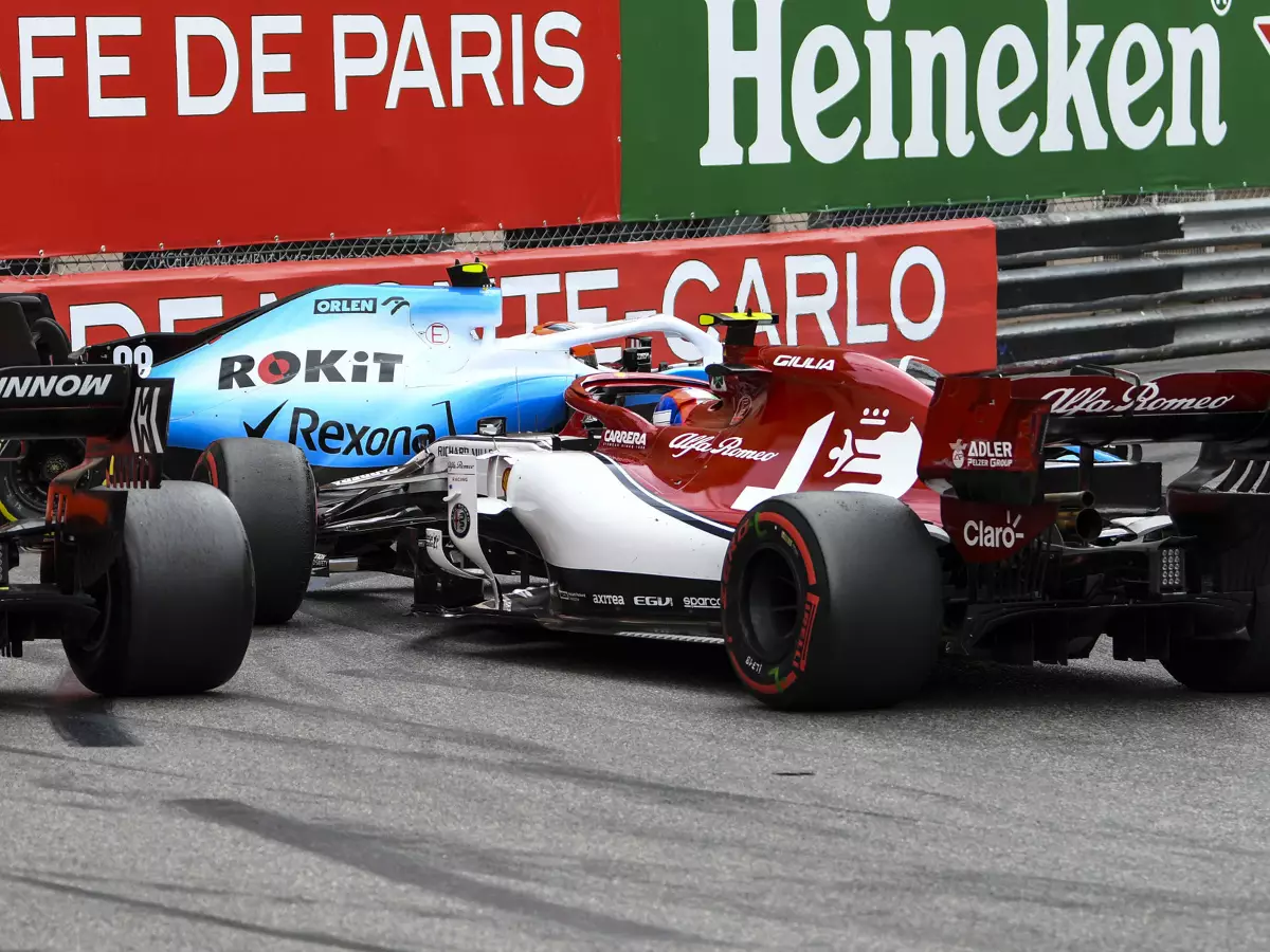 Foto zur News: Nach Stau in Rascasse: Alfa-Romeo-Pilot Antonio Giovinazzi bestraft