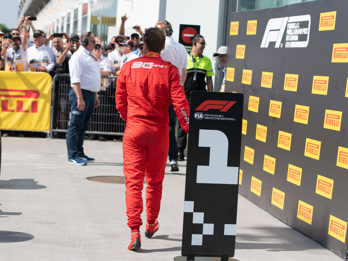 Foto zur News: "Blind", "unfair", "Schande": Vettel schäumt nach "gestohlenem" Sieg