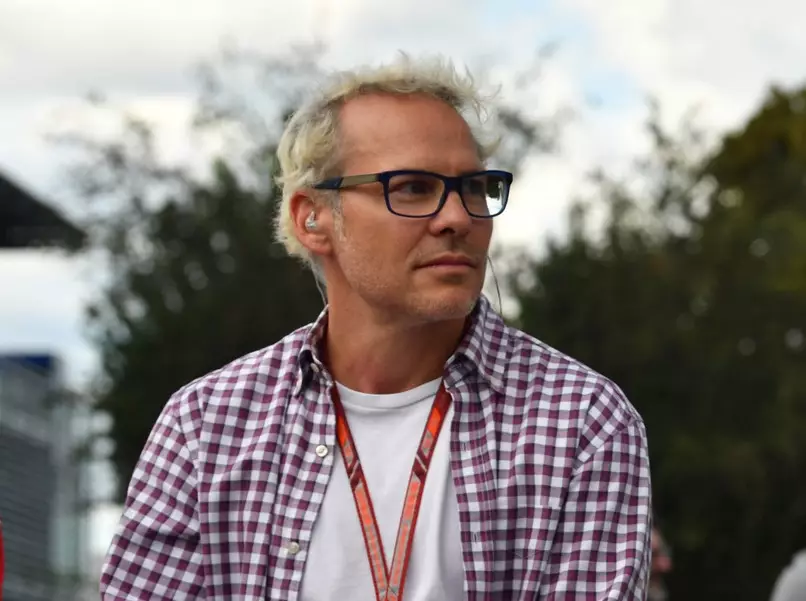 Foto zur News: Villeneuve: Ricciardo hätte eher eine Strafe als Vettel bekommen sollen