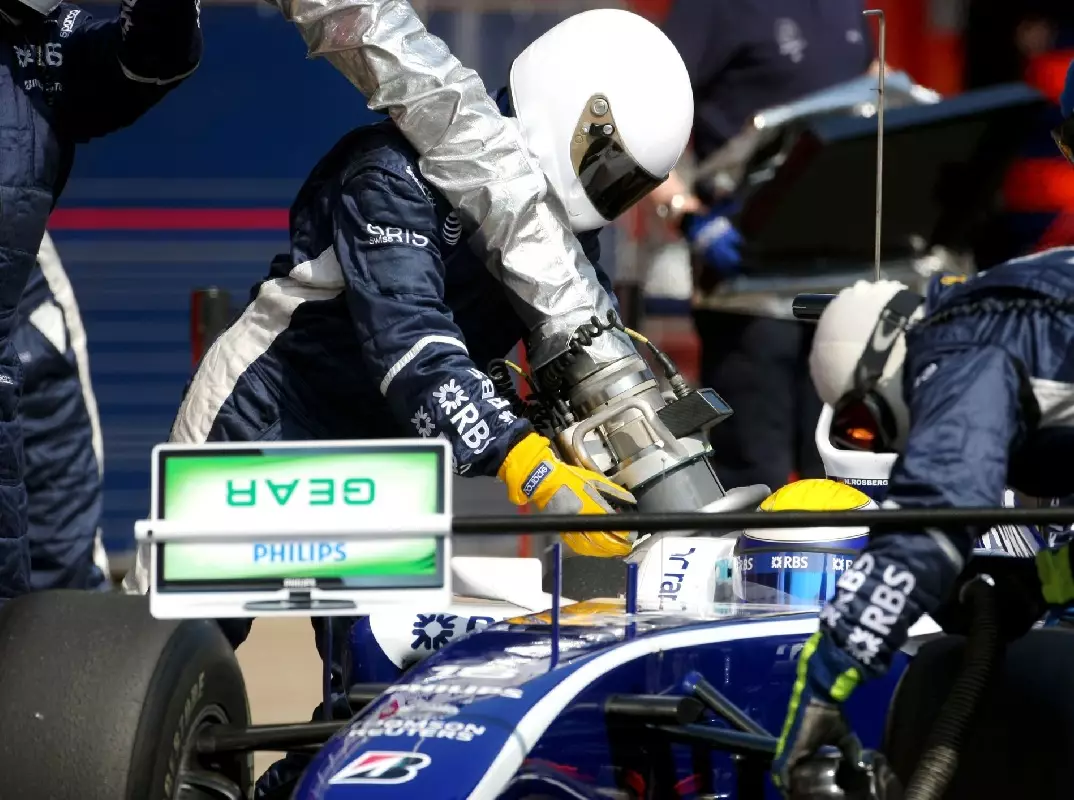 Nico Rosberg, Nachtanken Foto zur News: Für mehr Action: Nico Rosberg wünscht sich Rückkehr der Tankstopps