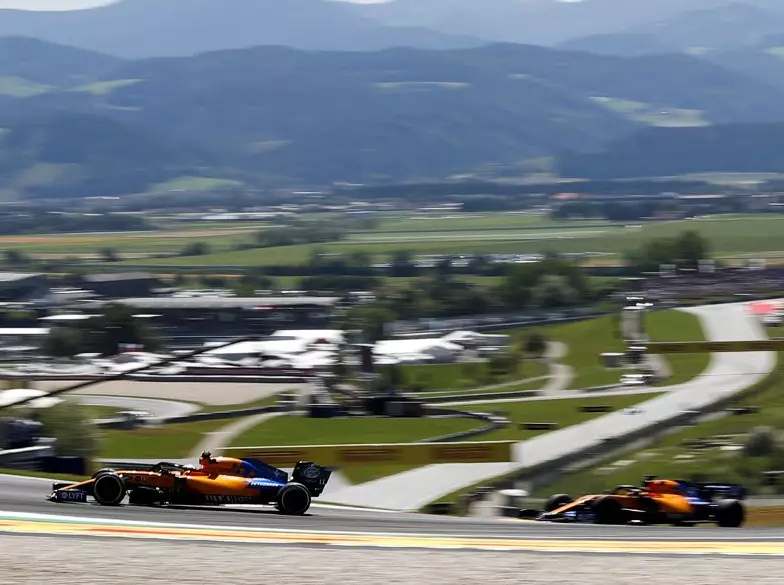 Foto zur News: Carlos Sainz opfert sich: Lando Norris ins Q3 gezogen