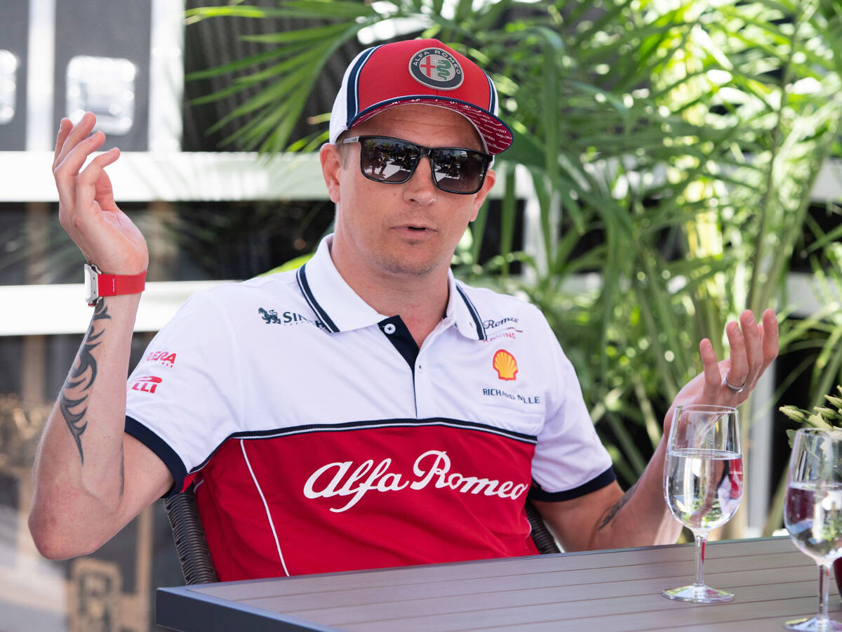 Foto zur News: Räikkönen erklärt Mittelfinger-Geste an Hamilton: "Habe auf Flugzeuge gezeigt"