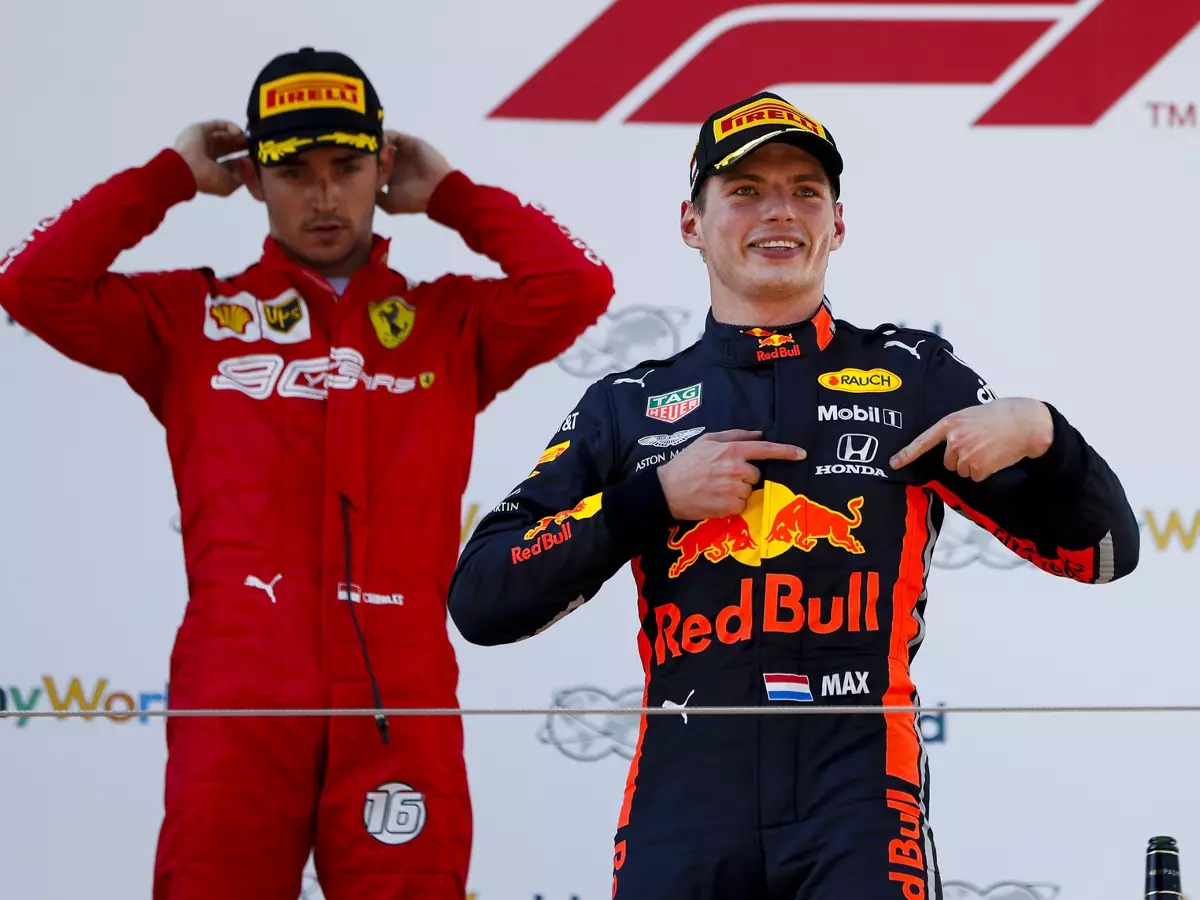 Foto zur News: Verstappen vs. Leclerc: Starker Fight um den Sieg - mit einem Schönheitsfehler