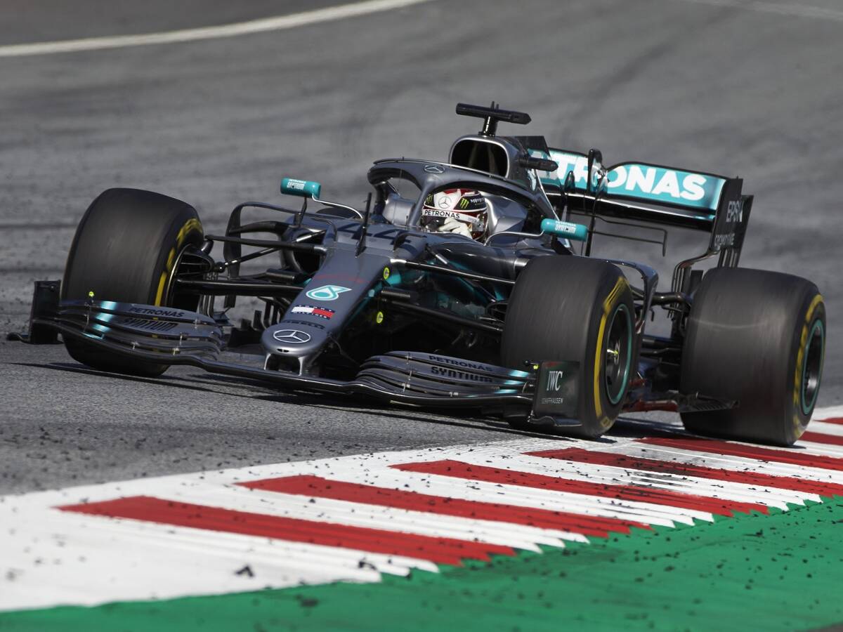 Foto zur News: Lewis Hamilton: Flügelschaden hat halbe Sekunde pro Runde gekostet