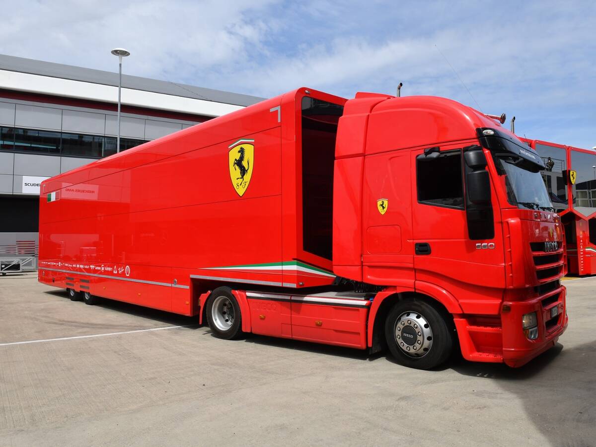 Foto zur News: Flüchtlinge nutzen Ferrari-Transporter zur Einreise nach England