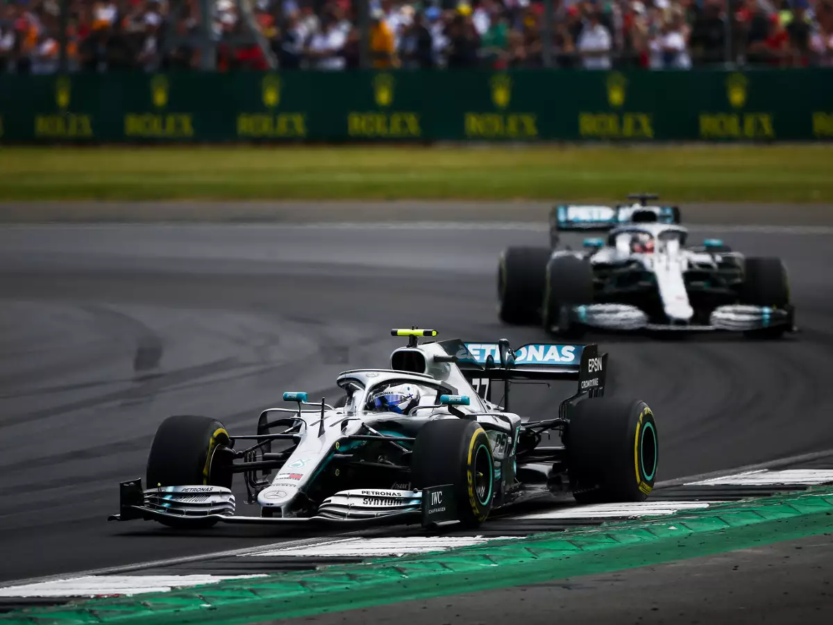 Foto zur News: Valtteri Bottas: Weiß genau, wo Hamilton Zeit gewinnt