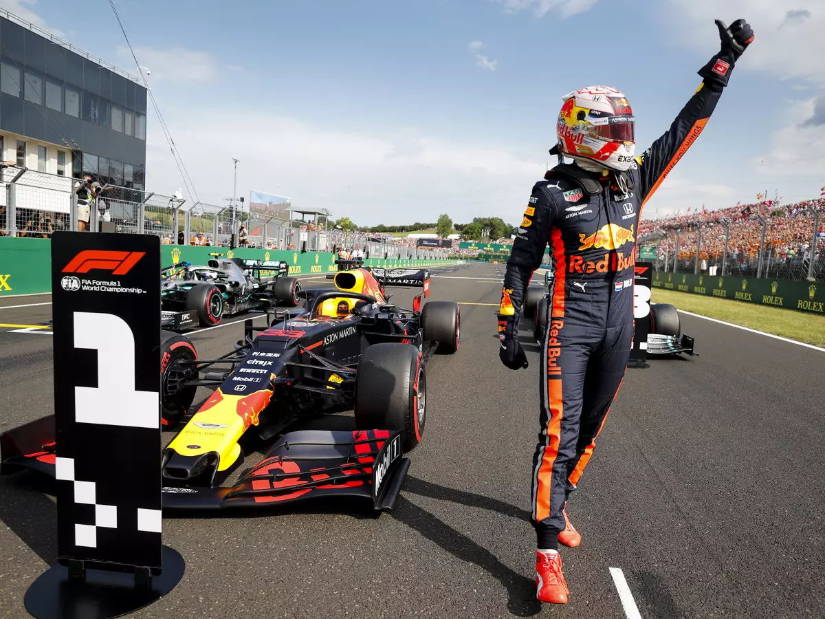 Foto zur News: Red Bull bejubelt Verstappens erste Pole: "Albtraum" hat ein Ende