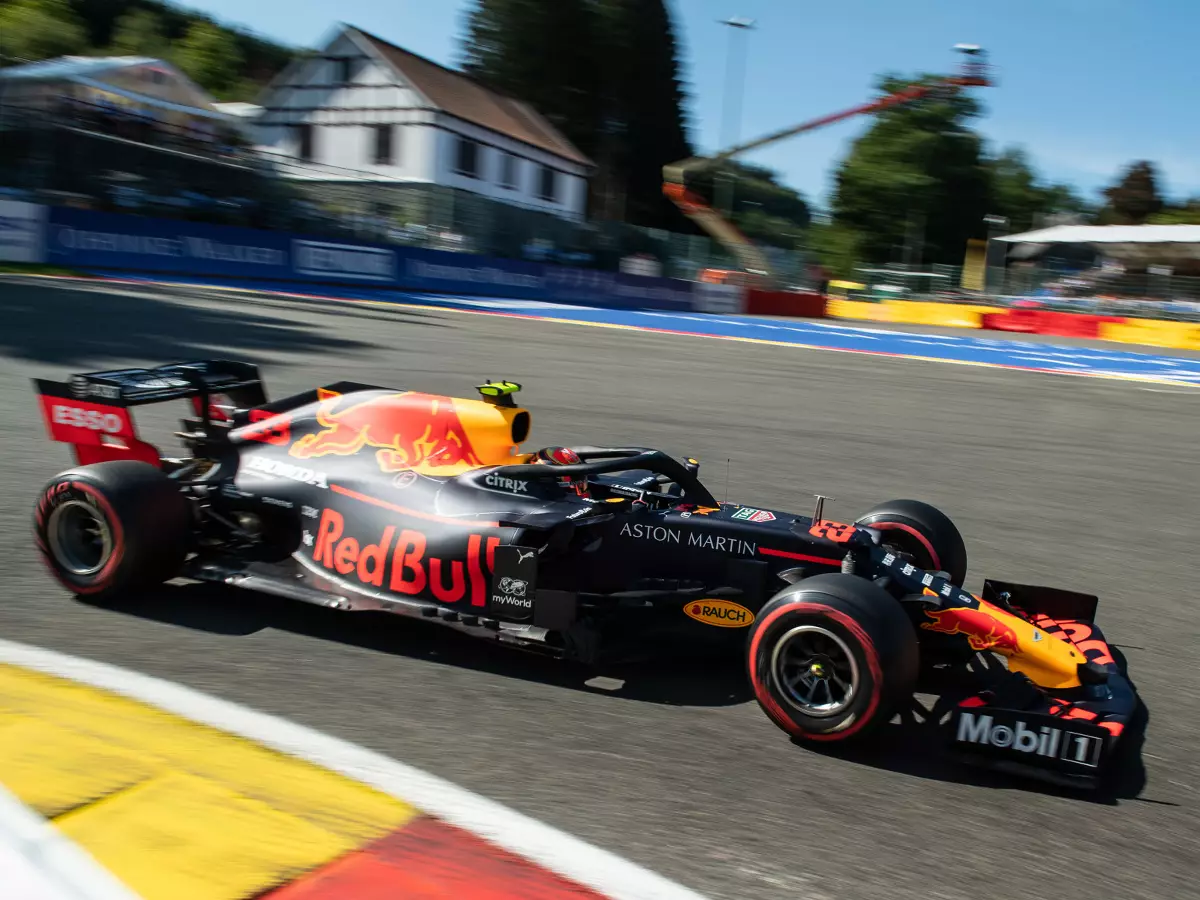 Foto zur News: Red Bull im Schongang: Verstappen fehlt Power, Albon die Erfahrung