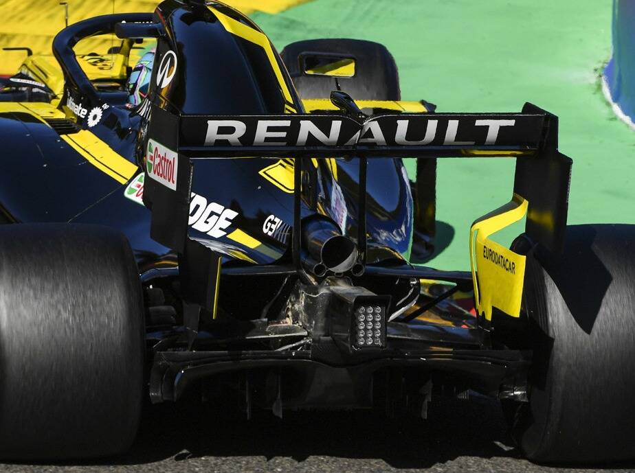Foto zur News: Renault rüstet drei Autos auf älteren Spec-B-Motor zurück