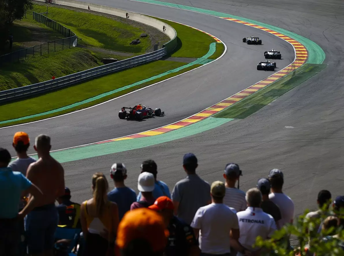 Foto zur News: Nach Bummelfahrt in Spa: Hamilton gegen Heizdecken-Verbot