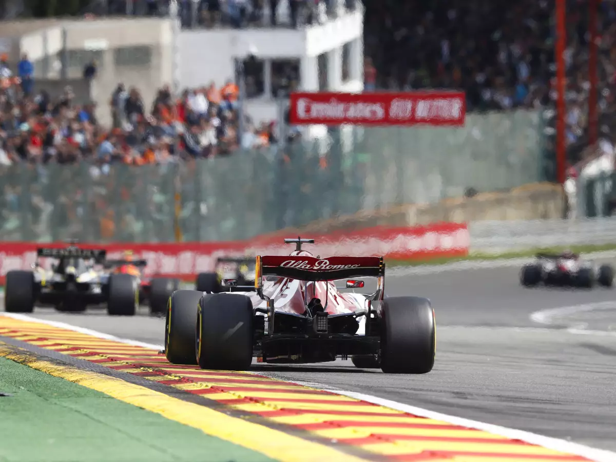 Foto zur News: Verwarnung per Flagge: Räikkönen begrüßt neuen Ansatz der FIA