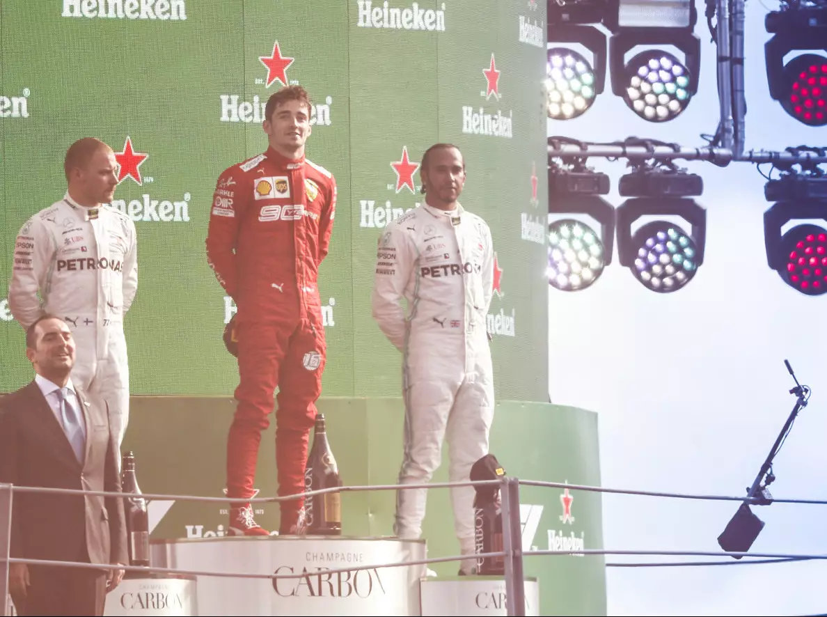 Foto zur News: Formel 1 Monza 2019: Nervenstarker Leclerc bezwingt Mercedes-Duo!