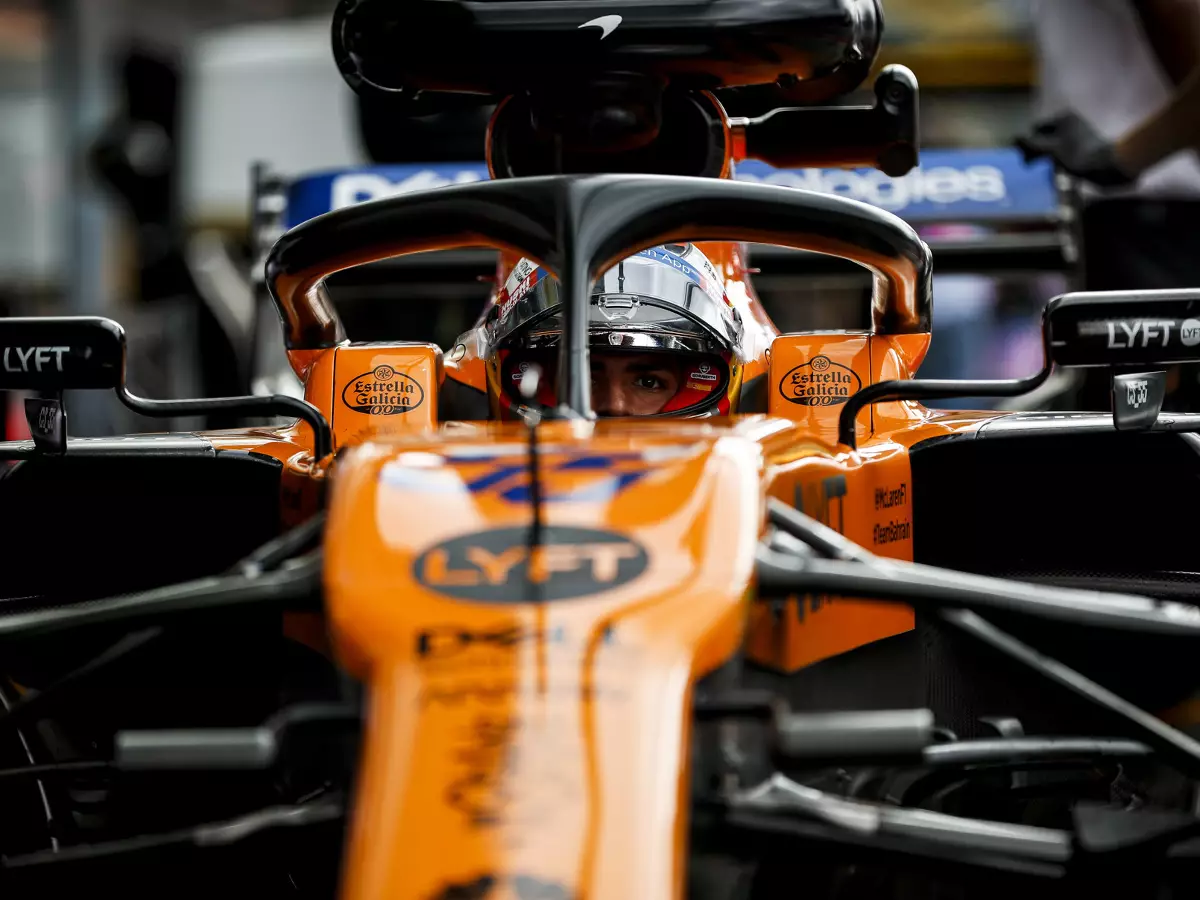 Foto zur News: Sainz-Ausfall: McLaren für Vergehen an der Box bestraft