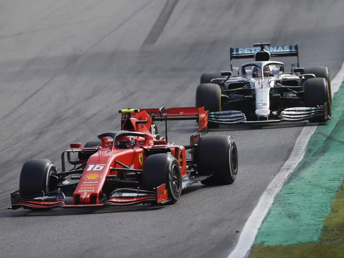 Charles Leclerc, Lewis Hamilton Foto zur News: Ferrari: Wechsel auf harte Reifen war die "richtige Entscheidung"
