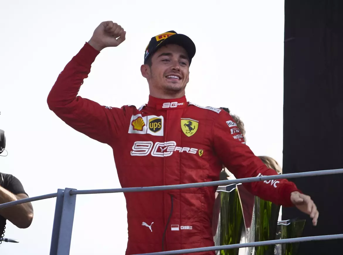 Foto zur News: Vergleiche mit Senna und Co.: Viel Lob für Charles Leclerc