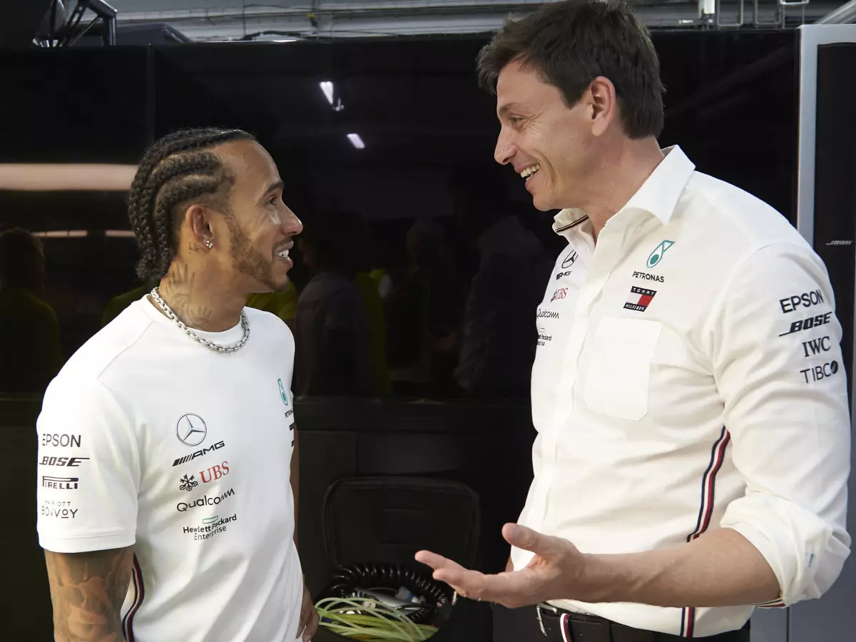 Foto zur News: Lewis Hamilton sauer auf Toto Wolff? "Totaler Blödsinn!"