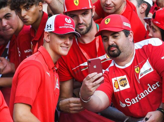 Foto zur News: Mick Schumacher: Ferrari der Traum, Vater Michael das Vorbild