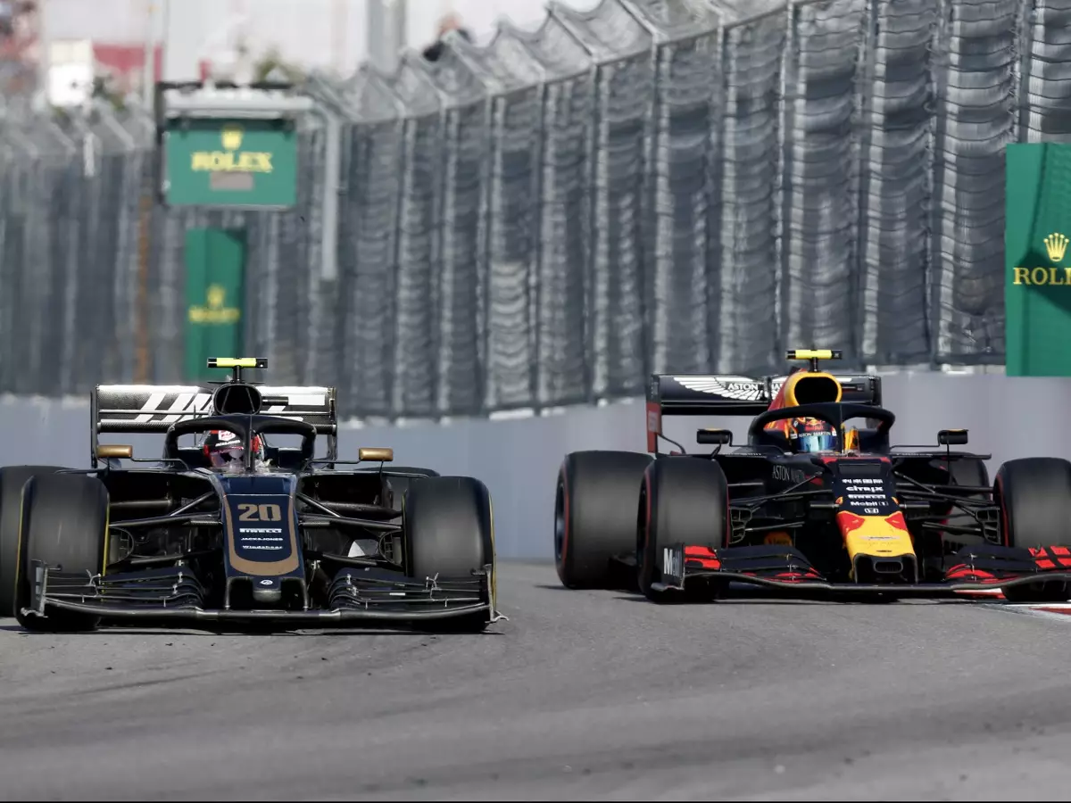 Kevin Magnussen, Alexander Albon Foto zur News: Enttäuschung über Aero-Regeln 2021 bei Red Bull