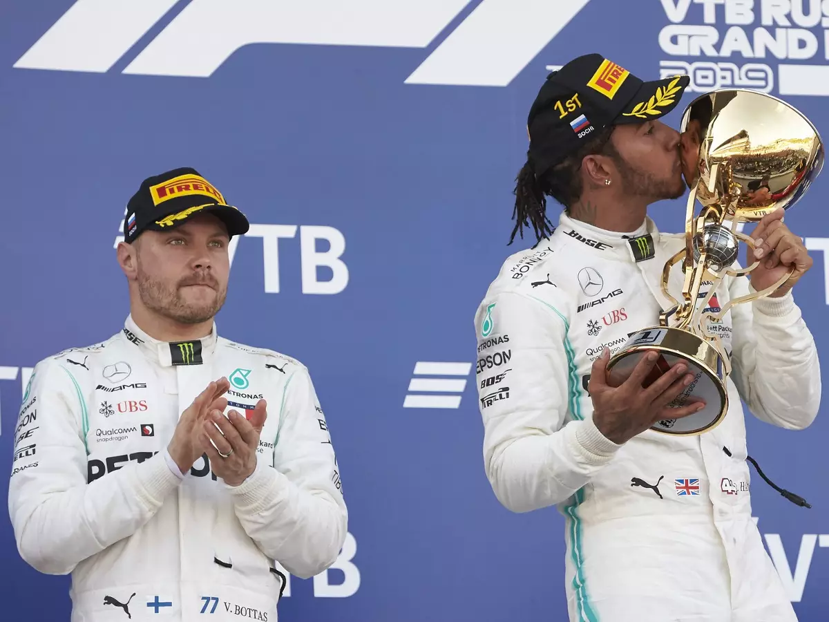 Foto zur News: Bottas: Man erwägt immer, Teamorder zu missachten