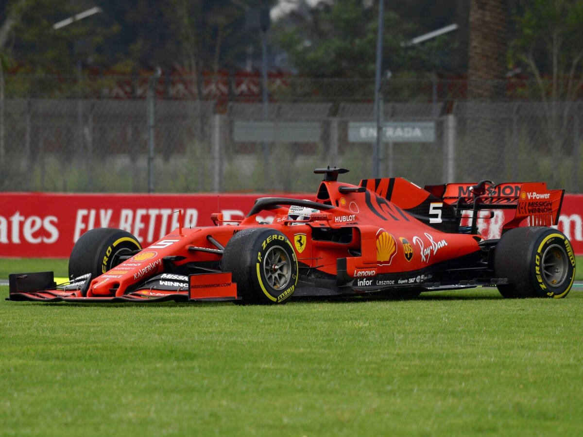 Foto zur News: Vettel das Maß aller Dinge am Mexiko-Freitag: "Habe nur Rasen gemäht"