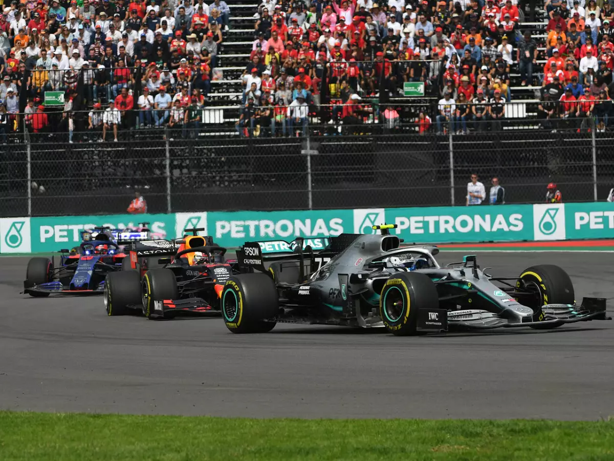 Foto zur News: Bottas fügt Verstappen Reifenschaden zu: "Er kam aus dem Nichts"