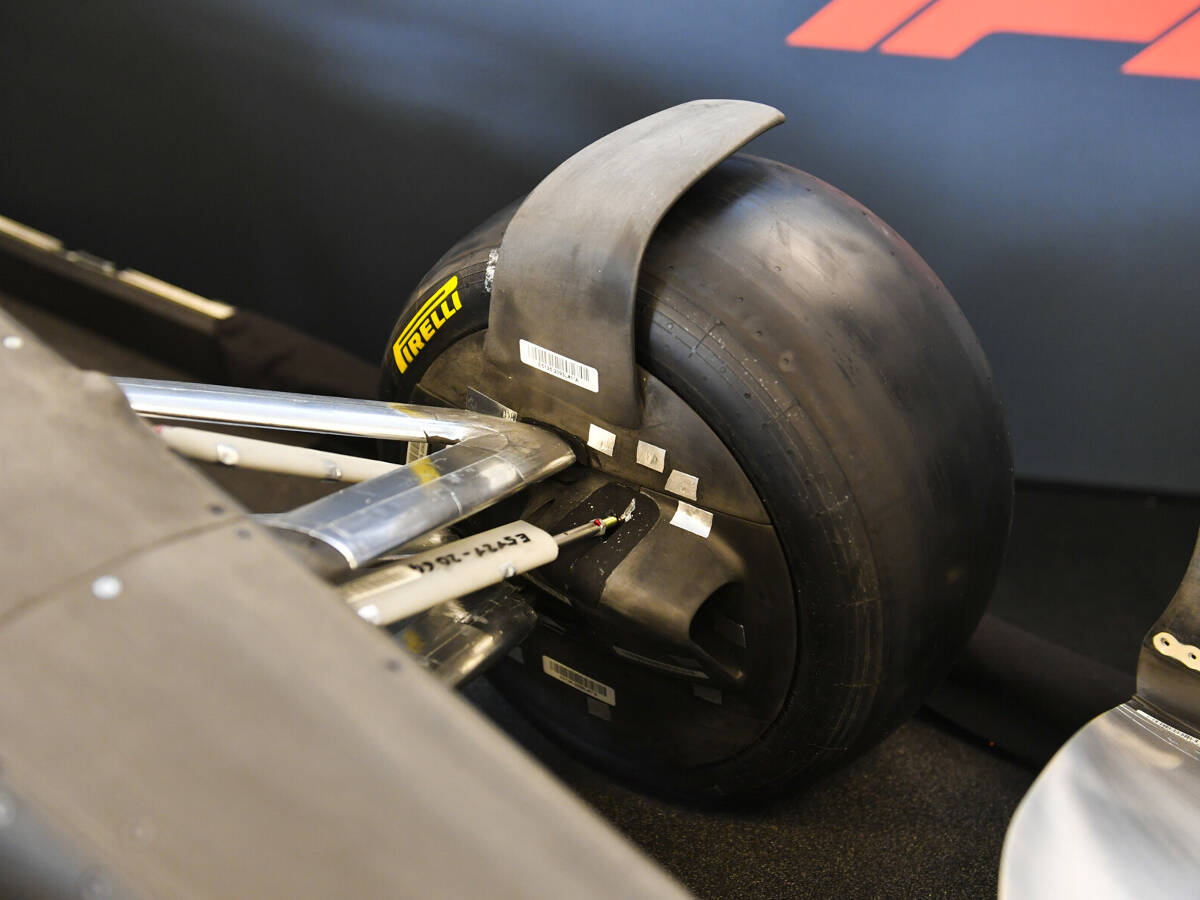 Foto zur News: Lewis Hamilton: Mehr Gewicht macht's für Pirelli noch schwieriger