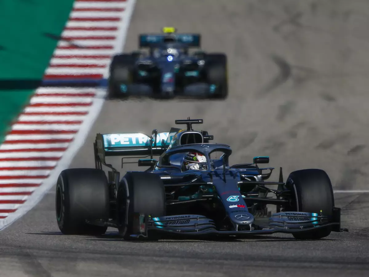 Foto zur News: Strategieduell Bottas vs. Hamilton: Auch Mercedes hatte keine Ahnung!