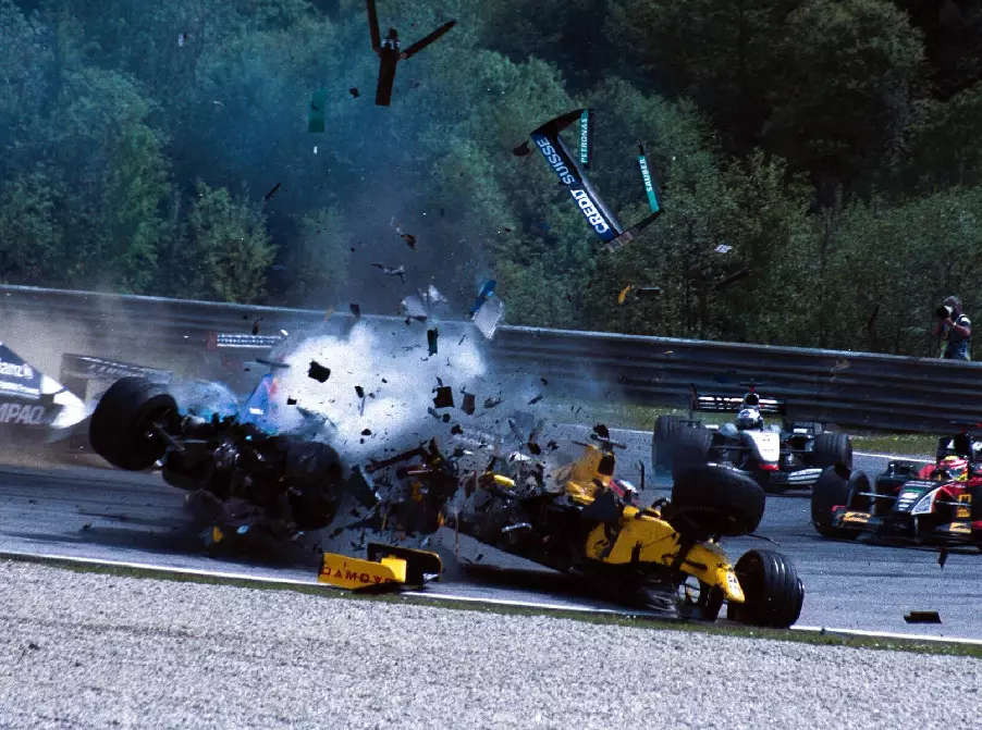 Takuma Sato, Nick Heidfeld Foto zur News: "Einschlag wie ein Meteor": Sato über Heidfeld-Crash in Spielberg 2002