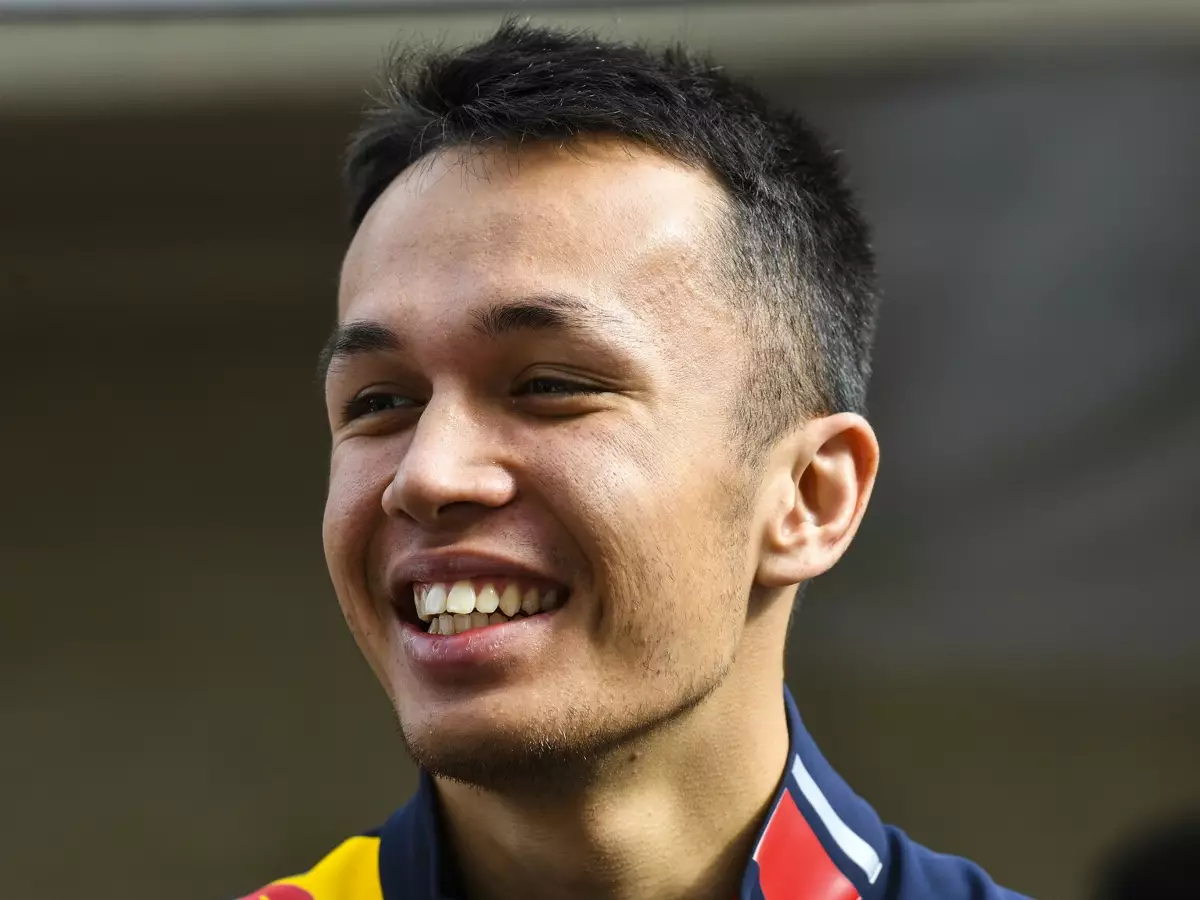 Foto zur News: Offiziell: Alexander Albon fährt auch 2020 für Red Bull