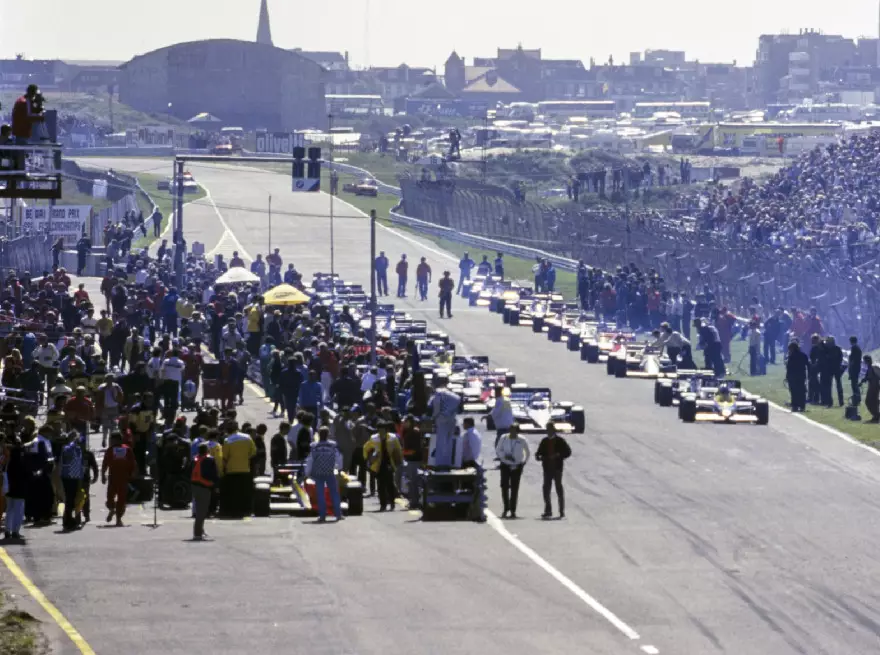 Foto zur News: "US-Kurve auf Europa-Kurs": Zandvoort wird steiler als Indianapolis!