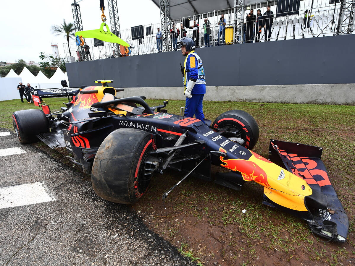 Foto zur News: Albon erklärt Crash: Die Bremsen waren noch kalt!