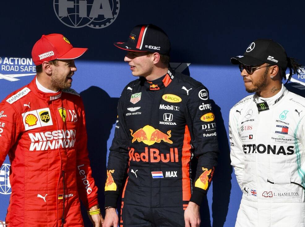 Foto zur News: FIA-PK: Vettel #AND# Hamilton piesacken Max Verstappen