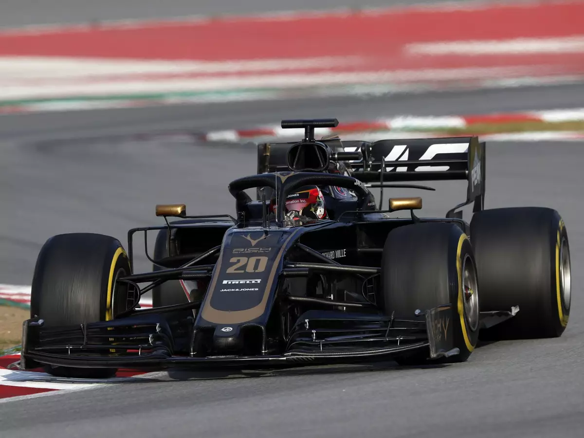 Foto zur News: Mit dem Mut der Verzweiflung: Grosjean mit Unterboden vom Wintertest