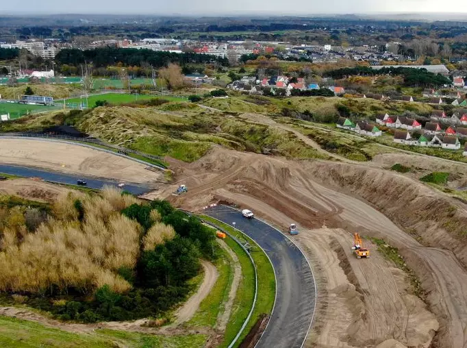 Bauarbeiten in Zandvoort Foto zur News: Zandvoort: Bauarbeiten an Steilkurve in vollem Gang